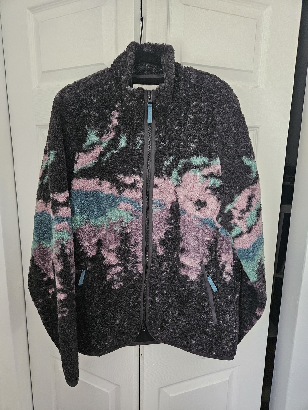 Abercrombie Cozy Plush Zip-Up Jacket in Black with Pastel Mountain Pattern